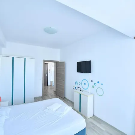 Loft Summerland Apartment
